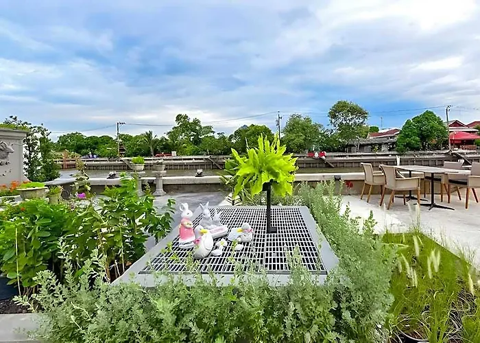 Norn Canalside โรงแรมนอนริมคลอง